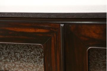 アンティーク家具　古民具・骨董 前面黒柿材のモダンな脚付き結霜ガラスローボード(収納棚、テレビボード)