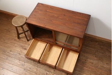 アンティーク家具　アンティーク 小振りなモールガラス収納棚(戸棚)