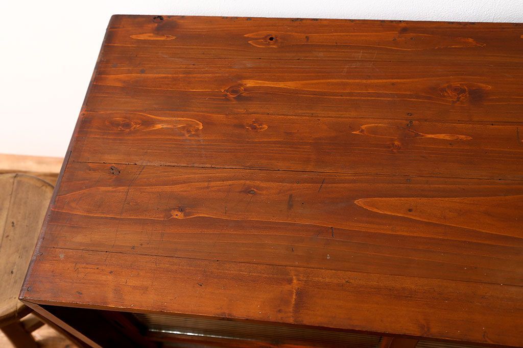 アンティーク家具　アンティーク 小振りなモールガラス収納棚(戸棚)