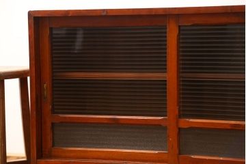 アンティーク家具　アンティーク 小振りなモールガラス収納棚(戸棚)