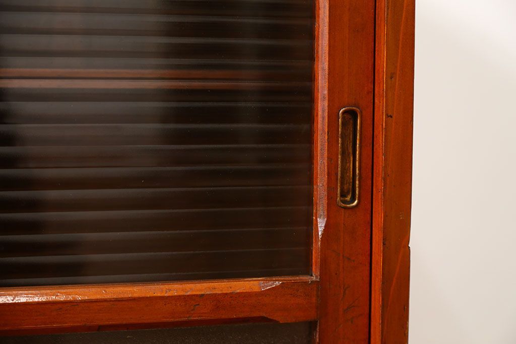 アンティーク家具　アンティーク 小振りなモールガラス収納棚(戸棚)