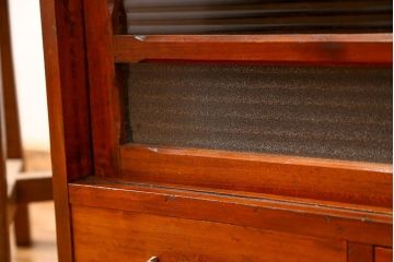 アンティーク家具　アンティーク 小振りなモールガラス収納棚(戸棚)