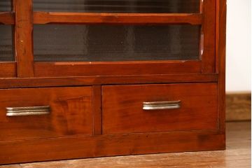 アンティーク家具　アンティーク 小振りなモールガラス収納棚(戸棚)