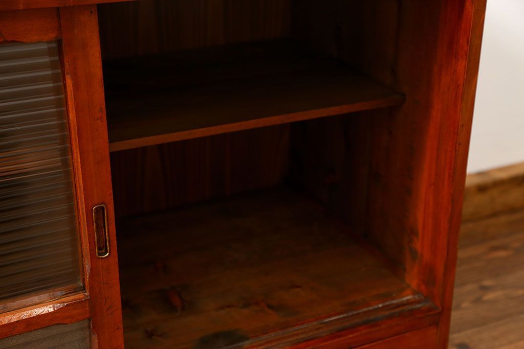 アンティーク家具　アンティーク 小振りなモールガラス収納棚(戸棚)