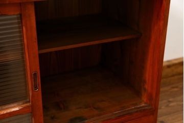 アンティーク家具　アンティーク 小振りなモールガラス収納棚(戸棚)