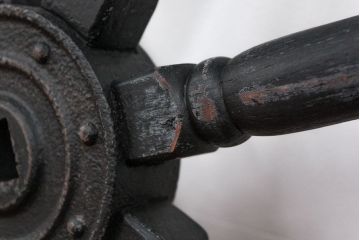 イギリスアンティーク・ビンテージ　ペンキのはげたラット(操舵輪)