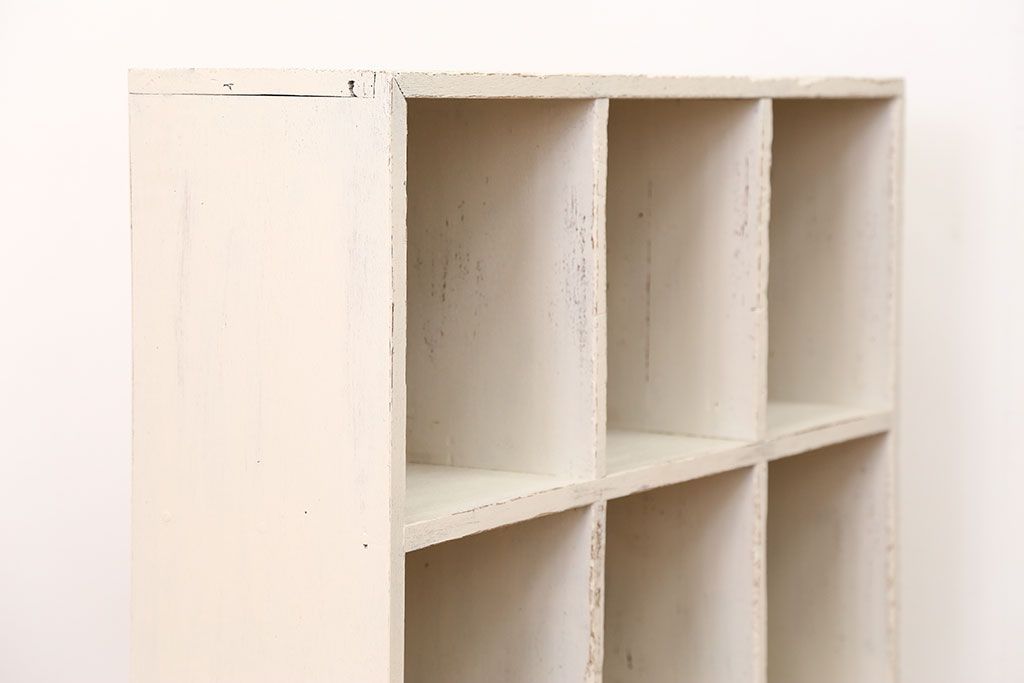 アンティーク家具　アンティークペイント　シンプルな脚付きマス目棚(1)(升目棚・本棚・飾り棚)