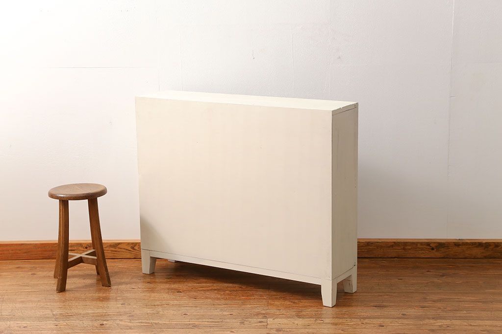 アンティーク家具　アンティークペイント　シンプルな脚付きマス目棚(1)(升目棚・本棚・飾り棚)