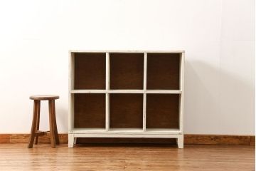 アンティーク家具　アンティークペイント　かわいい脚付きマス目棚(2)(升目棚、本棚、飾り棚)