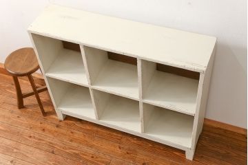 アンティーク家具　アンティークペイント　かわいい脚付きマス目棚(2)(升目棚、本棚、飾り棚)