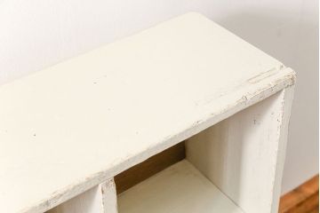 アンティーク家具　アンティークペイント　かわいい脚付きマス目棚(2)(升目棚、本棚、飾り棚)