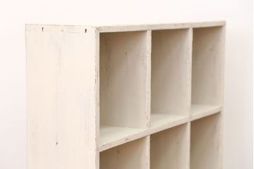 アンティーク家具　アンティークペイント　かわいい脚付きマス目棚(2)(升目棚、本棚、飾り棚)