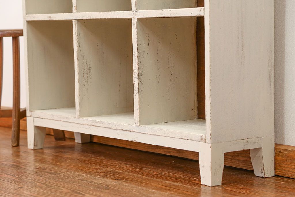 アンティーク家具　アンティークペイント　かわいい脚付きマス目棚(2)(升目棚、本棚、飾り棚)