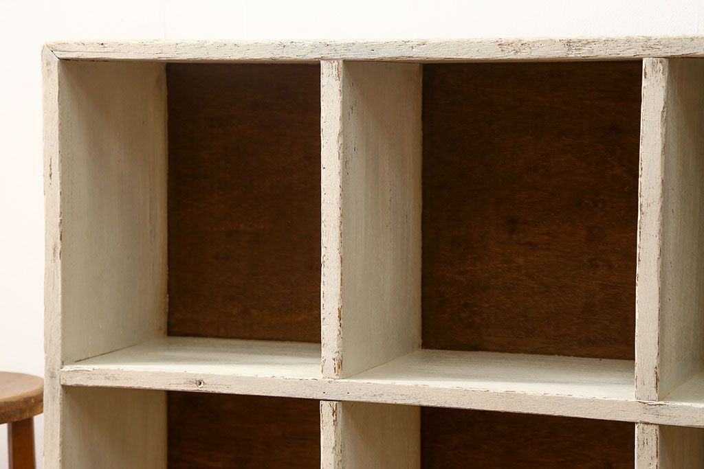 アンティーク家具　アンティークペイント　かわいい脚付きマス目棚(2)(升目棚、本棚、飾り棚)