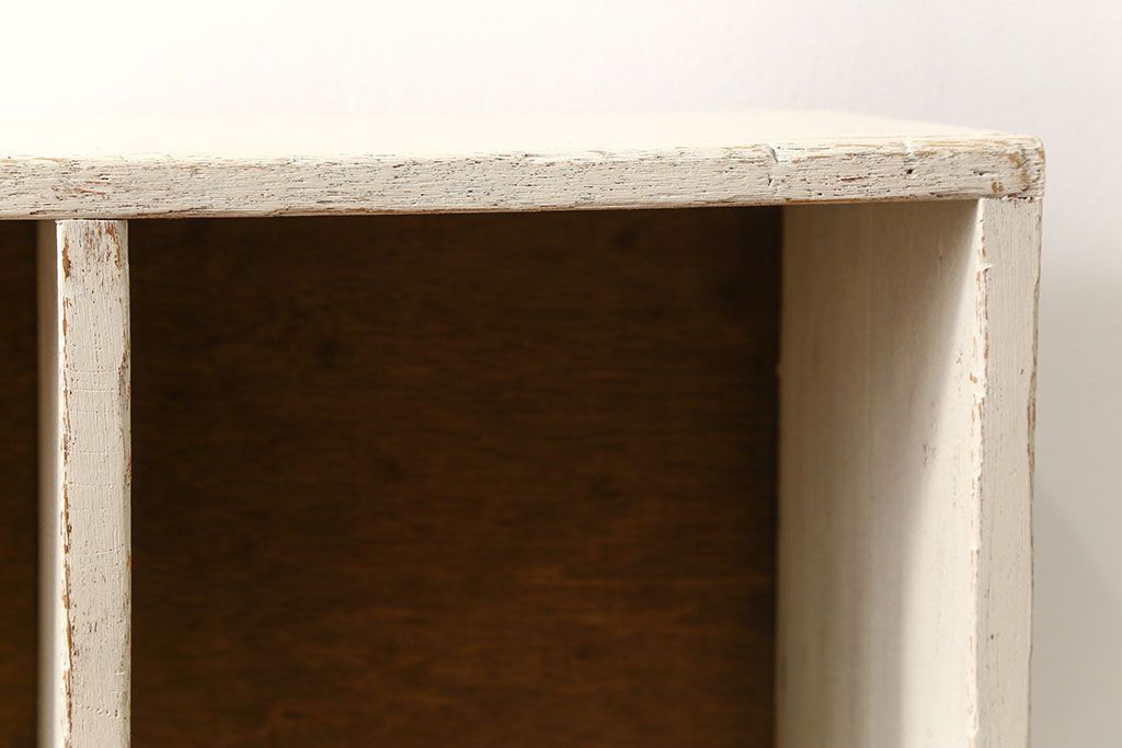 アンティーク家具　アンティークペイント　かわいい脚付きマス目棚(2)(升目棚、本棚、飾り棚)