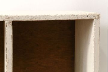 アンティーク家具　アンティークペイント　かわいい脚付きマス目棚(2)(升目棚、本棚、飾り棚)