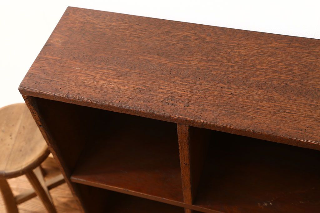 アンティーク家具　アンティーク 古い木の脚付きマス目棚(2)(升目棚、本棚、飾り棚)