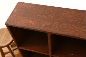 アンティーク家具　アンティーク 古い木の脚付きマス目棚(2)(升目棚、本棚、飾り棚)