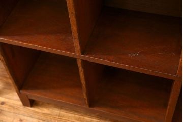 アンティーク家具　アンティーク 古い木の脚付きマス目棚(2)(升目棚、本棚、飾り棚)