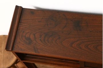 アンティーク家具　古民具・骨董 三方欅材の小振りで上質な茶箪笥(茶棚、飾り棚)