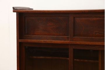 アンティーク家具　古民具・骨董 三方欅材の小振りで上質な茶箪笥(茶棚、飾り棚)