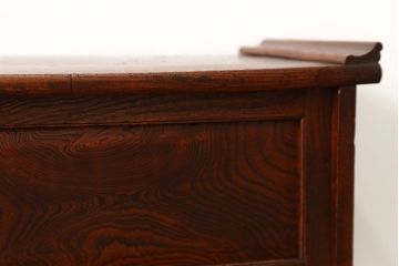 アンティーク家具　古民具・骨董 三方欅材の小振りで上質な茶箪笥(茶棚、飾り棚)