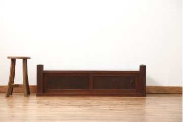 アンティーク家具　古民具・骨董 三方欅材の重厚な置き床(置床、ローボード、テレビボード)