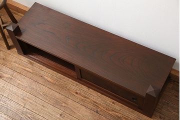 アンティーク家具　古民具・骨董 三方欅材の重厚な置き床(置床、ローボード、テレビボード)