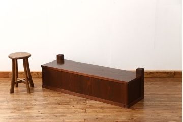 アンティーク家具　古民具・骨董 三方欅材の重厚な置き床(置床、ローボード、テレビボード)