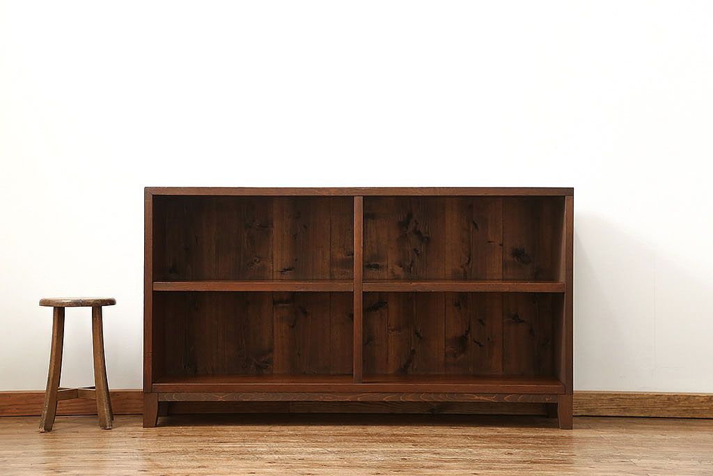 レトロ家具　昭和レトロ 古い木のシンプルな脚付き本棚(飾り棚、書棚、陳列棚)