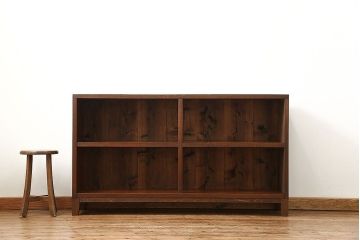 レトロ家具　昭和レトロ 古い木のシンプルな脚付き本棚(飾り棚、書棚、陳列棚)