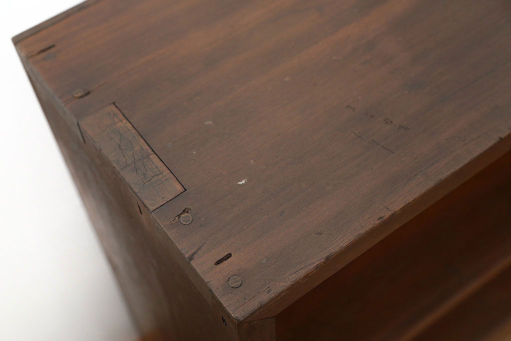 レトロ家具　昭和レトロ 古い木のシンプルな脚付き本棚(飾り棚、書棚、陳列棚)