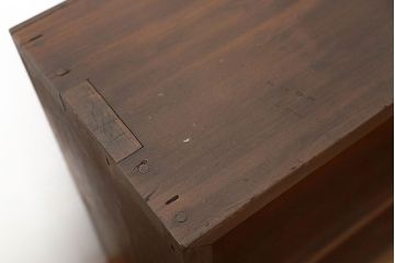 レトロ家具　昭和レトロ 古い木のシンプルな脚付き本棚(飾り棚、書棚、陳列棚)