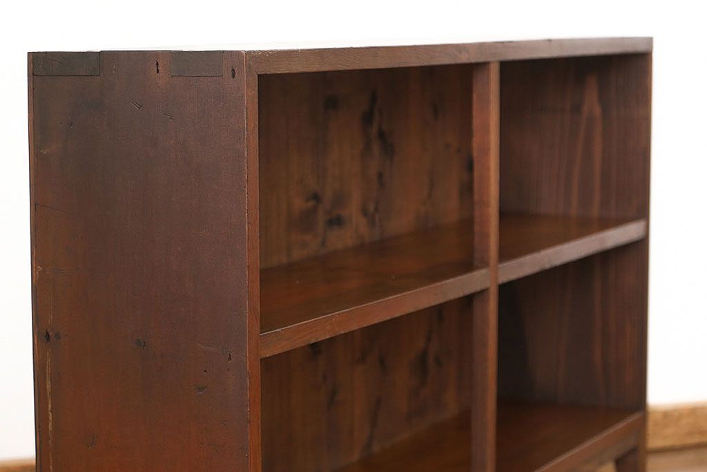 レトロ家具　昭和レトロ 古い木のシンプルな脚付き本棚(飾り棚、書棚、陳列棚)