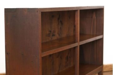 レトロ家具　昭和レトロ 古い木のシンプルな脚付き本棚(飾り棚、書棚、陳列棚)