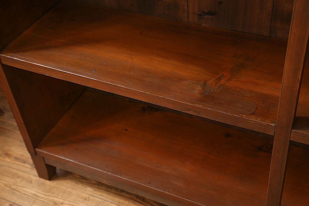 レトロ家具　昭和レトロ 古い木のシンプルな脚付き本棚(飾り棚、書棚、陳列棚)