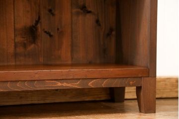 レトロ家具　昭和レトロ 古い木のシンプルな脚付き本棚(飾り棚、書棚、陳列棚)