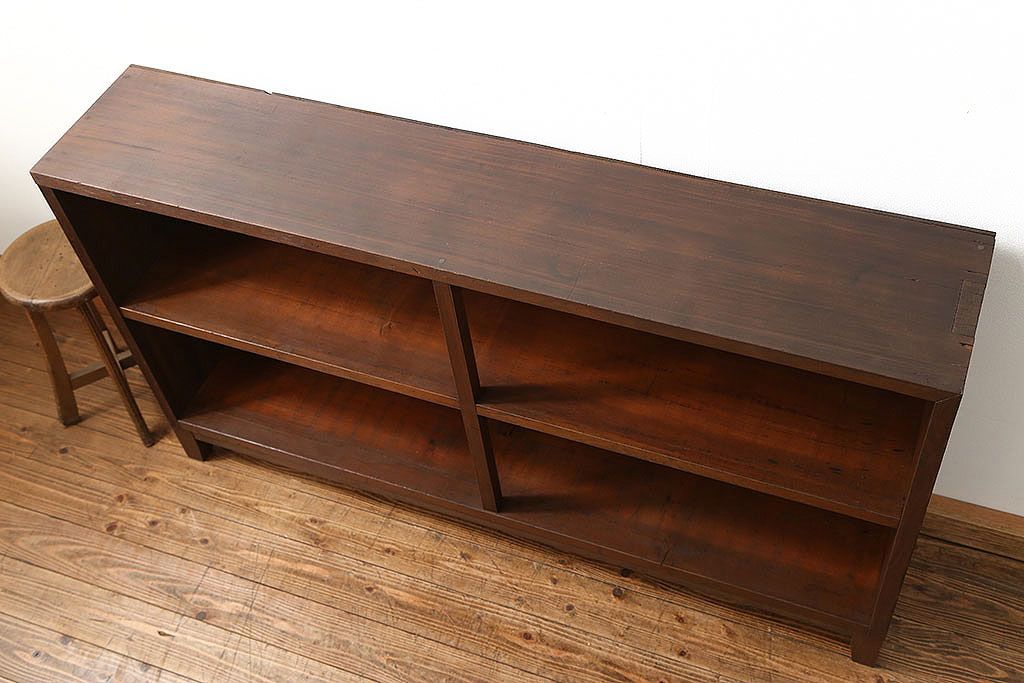 レトロ家具　昭和レトロ 古い木のシンプルな脚付き本棚(2)(飾り棚、書棚、陳列棚)