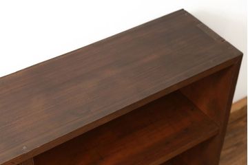 レトロ家具　昭和レトロ 古い木のシンプルな脚付き本棚(2)(飾り棚、書棚、陳列棚)