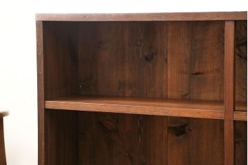 レトロ家具　昭和レトロ 古い木のシンプルな脚付き本棚(2)(飾り棚、書棚、陳列棚)