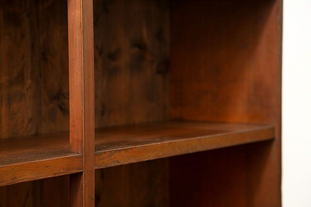 レトロ家具　昭和レトロ 古い木のシンプルな脚付き本棚(2)(飾り棚、書棚、陳列棚)