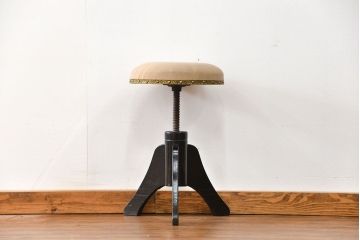 アンティーク家具　アンティーク かわいいデザインの回転スツール(丸椅子、イス)