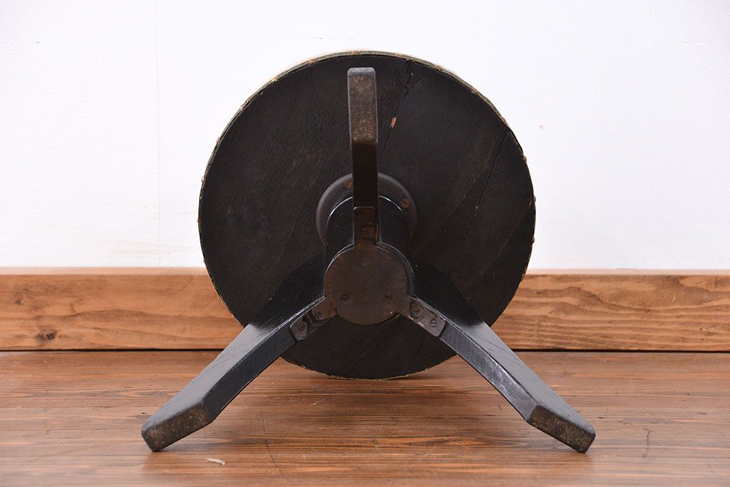 アンティーク家具　アンティーク かわいいデザインの回転スツール(丸椅子、イス)