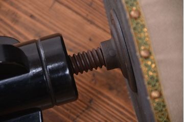 アンティーク家具　アンティーク かわいいデザインの回転スツール(丸椅子、イス)