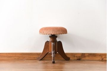 アンティーク家具　アンティーク 古い木のかわいい回転スツール(丸椅子、丸イス)