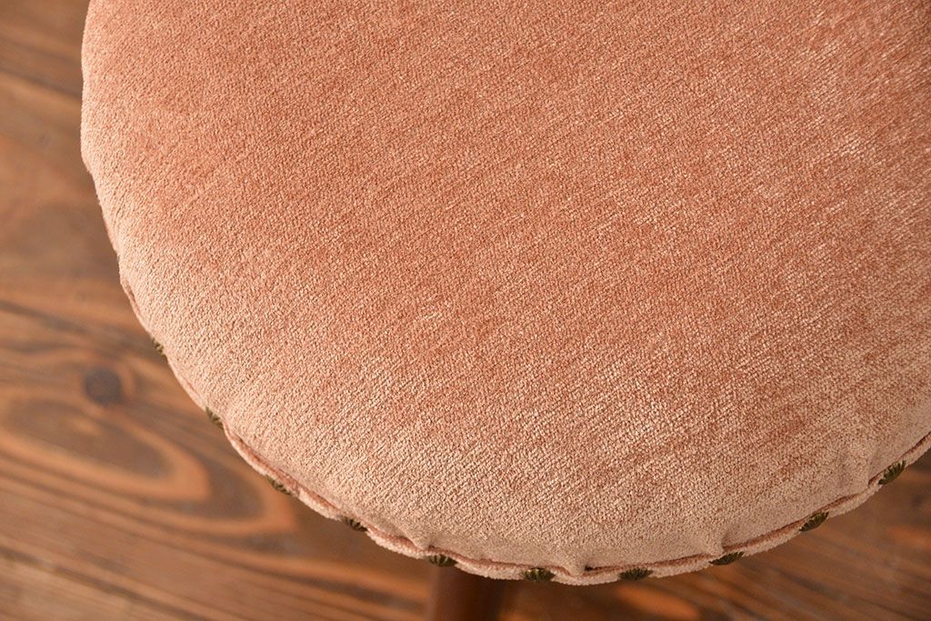 アンティーク家具　アンティーク 古い木のかわいい回転スツール(丸椅子、丸イス)