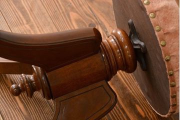 アンティーク家具　アンティーク 古い木のかわいい回転スツール(丸椅子、丸イス)