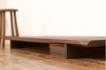 アンティーク家具　古民具・骨董 極厚の一枚板!古い木の裁ち板(作業台・テーブル・ローボード)(1)