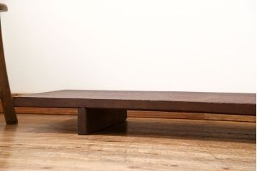 アンティーク家具　古民具・骨董 極厚の一枚板!古い木の裁ち板(作業台・テーブル・ローボード)(1)