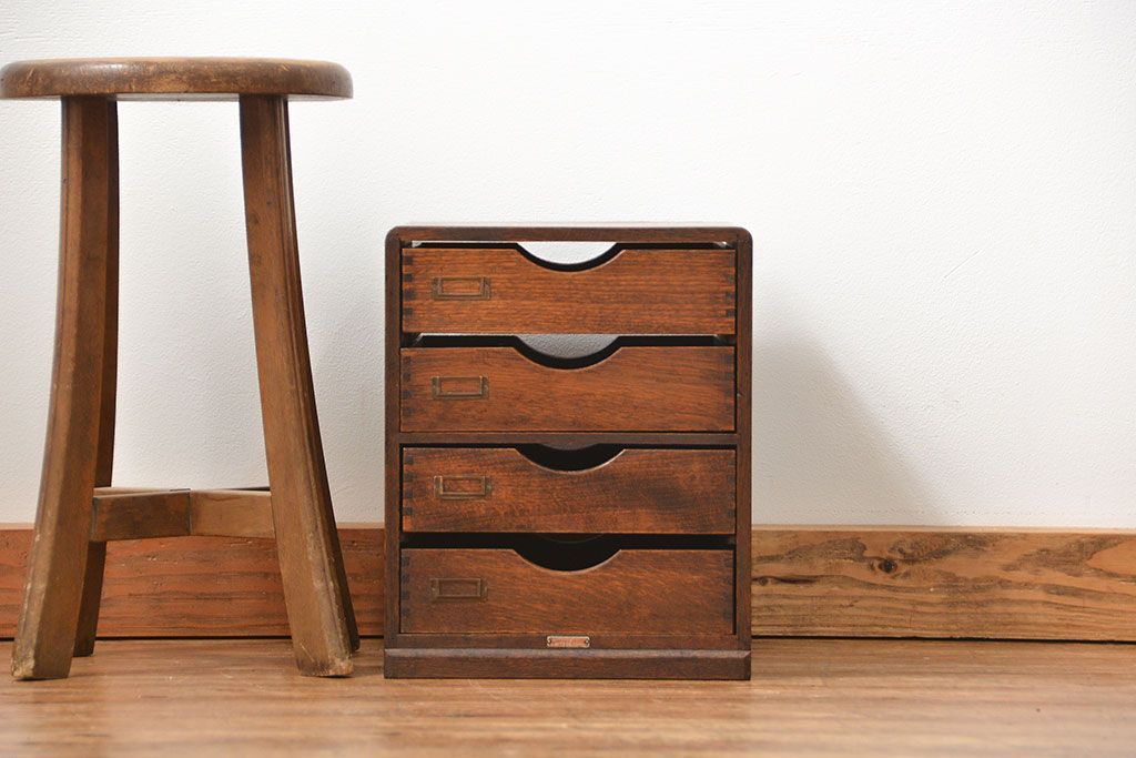 アンティーク家具　アンティーク 古いナラ材の両面使いの四段小引き出し